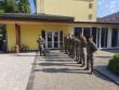 Branno-športový deň s čiernymi baretmi